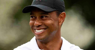 Tiger Woods är golfstjärna och han ler ofta efter sina briljanta golfslag
