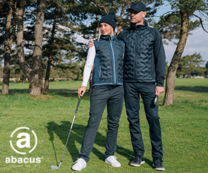 Abacus Sportswear visar två golfspelare i kläder från företaget